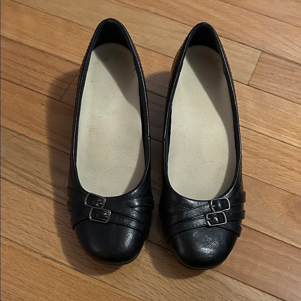 Black Women's Flats